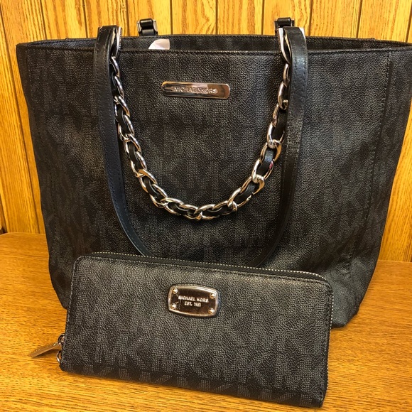 Michael Kors Handbags - Michael Kors purse with matching wallet